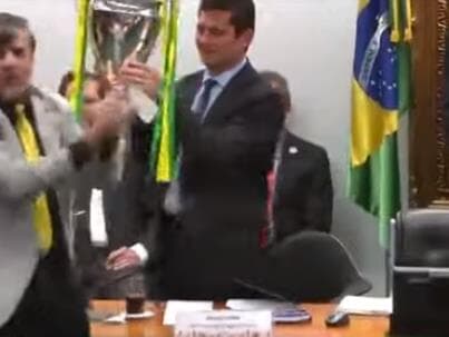 Deputado do troféu a Moro é campeão em processos