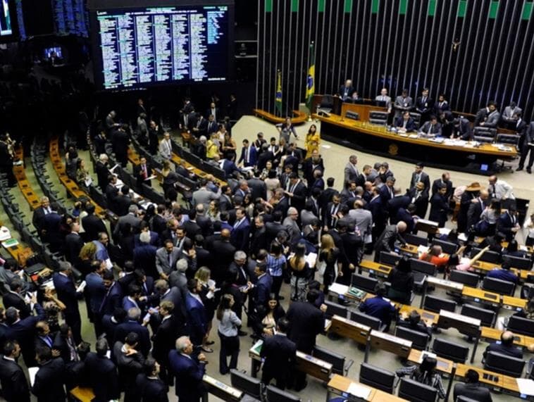 Governo prepara o caminho para atender políticos na nomeação de cargos