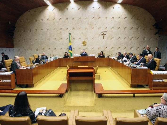 Quatro ministros do STF votam para enquadrar homofobia como crime de racismo