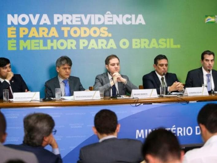 Equipe econômica de Bolsonaro diverge sobre capitalização de aposentadorias