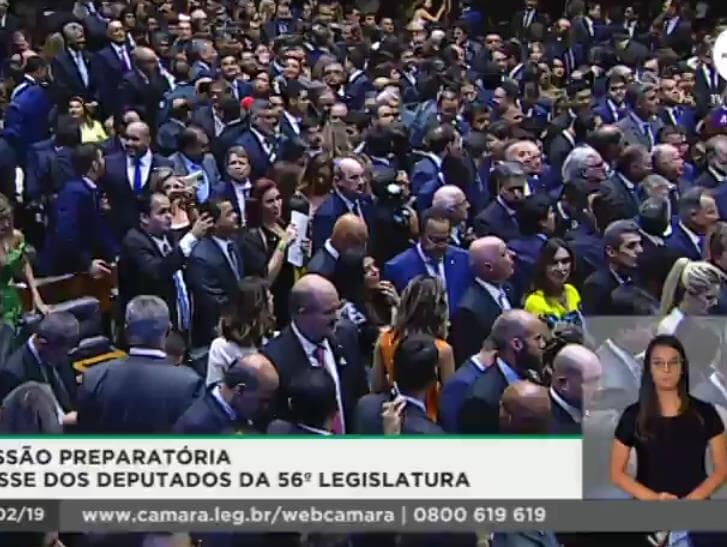 Deputados tomam posse na Câmara. Acompanhe a cerimônia ao vivo