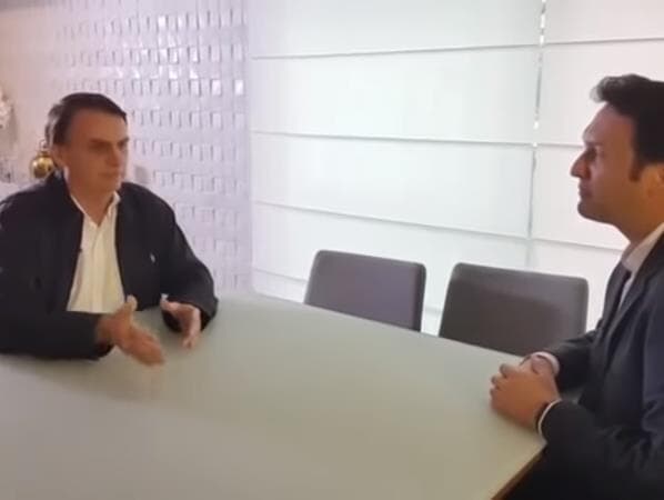 Bolsonaro nega participação em fraude no WhatsApp e anuncia ação contra Haddad