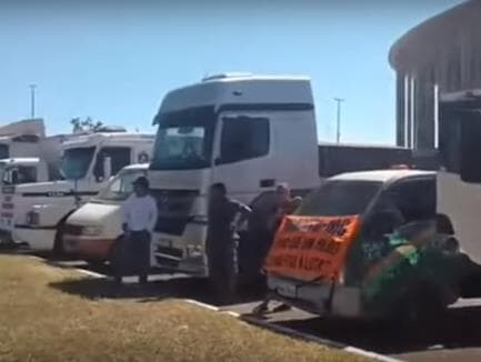 Caminhoneiros voltam a se mobilizar em Brasília e governo monitora rumores sobre nova greve