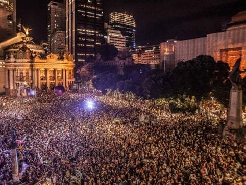 Comoção e grito contra a violência marcam adeus à vereadora Marielle Franco; veja os vídeos