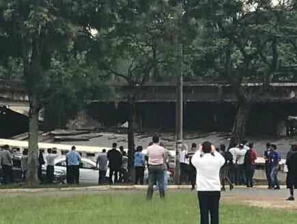 Trecho de viaduto desaba no Eixão Sul, em Brasília. Veja a destruição em vídeo e fotos