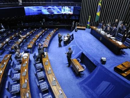 Ao vivo: Senado decide em votação aberta se Aécio continua afastado do mandato