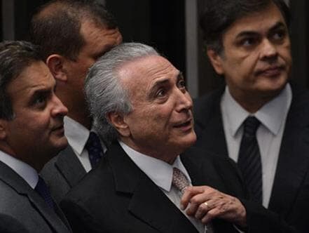 Denúncia contra Temer e caso Aécio roubam atenções do Congresso