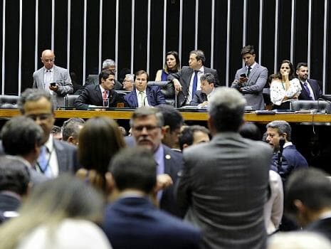 Com R$ 1,7 bilhão para 2018, um em cada três partidos tem conta reprovada pelo TSE