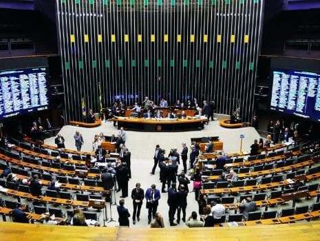 Parlamentares aprovam verba extra para retomada da emissão de passaportes