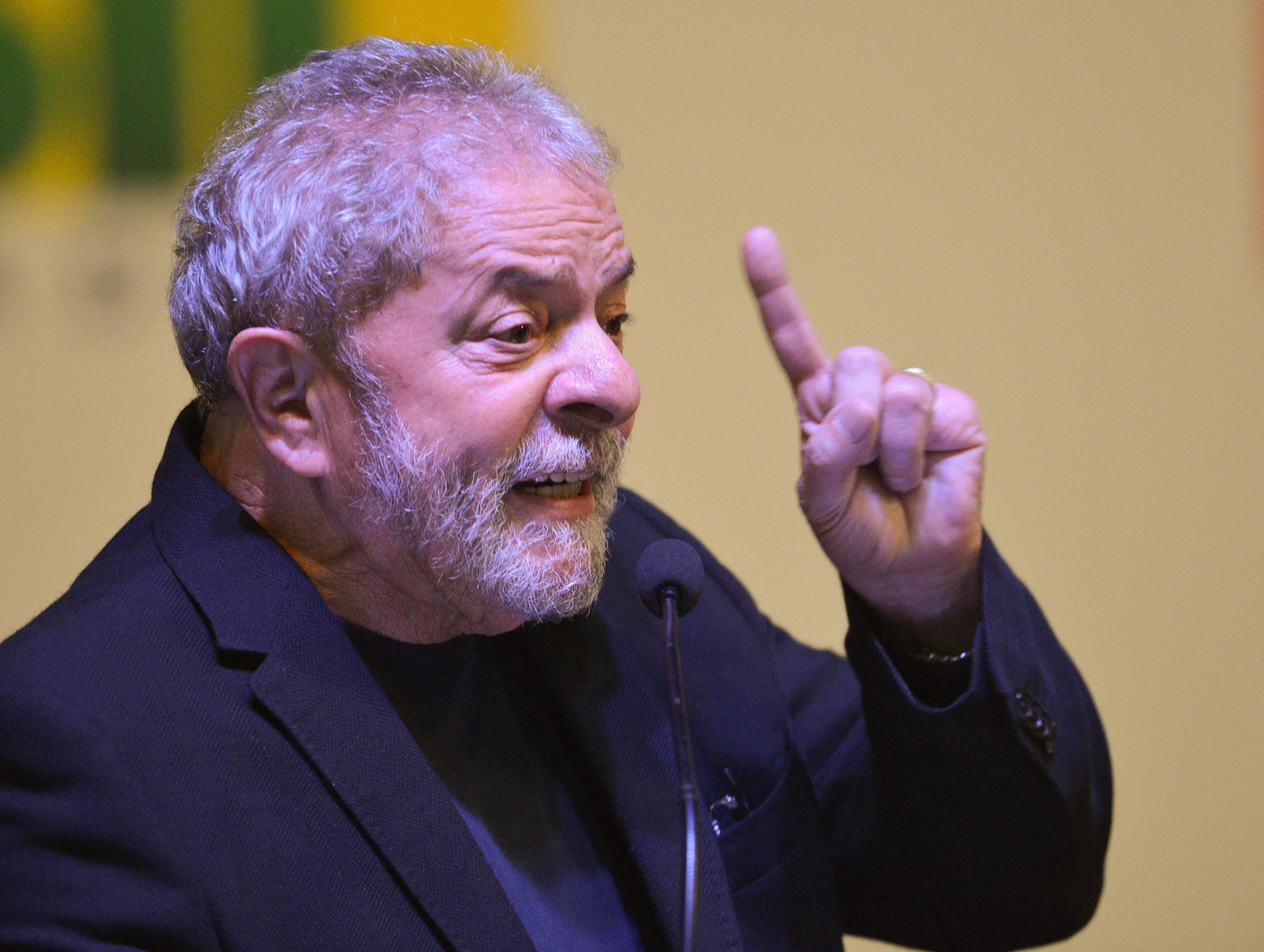 "Querem me tirar do jogo político de 2018. Senão o golpe não fecha!", diz Lula em pronunciamento