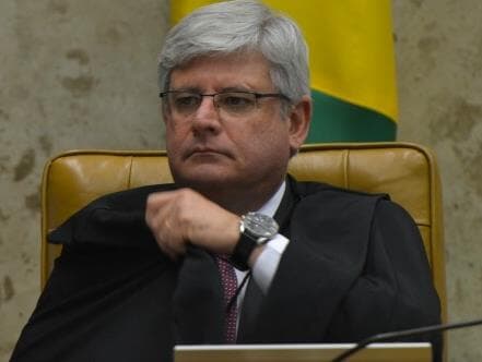 Janot pede autorização para ouvir Temer e sustenta que o presidente fez "confissão espontânea"