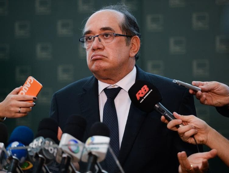 Juristas cobram compostura, pudor e isenção de Gilmar Mendes