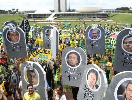 Movimentos pró-impeachment de Dilma dizem não haver motivos para o "fora Temer"