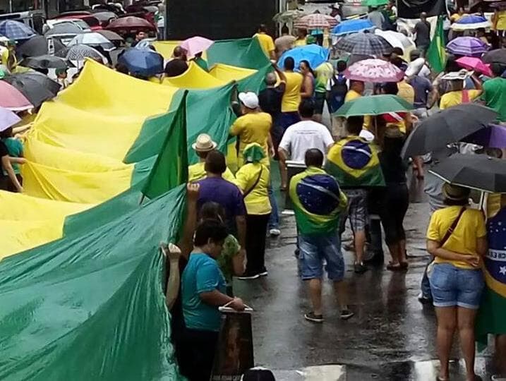 Manifestações de apoio à Lava Jato e contra privilégios a políticos começam tímidas