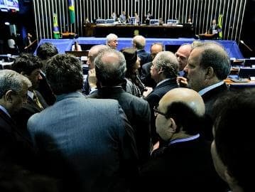 Senadores aprovam em primeiro turno atualização da Lei de Licitações