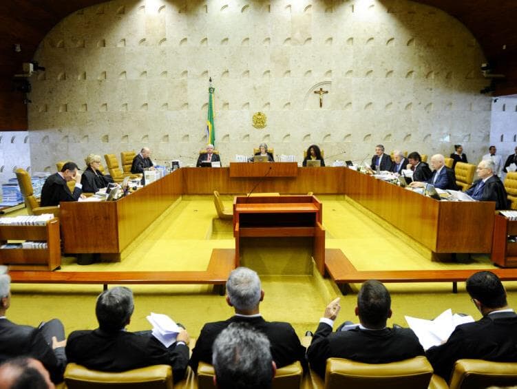 STF decide que Renan continua no comando do Senado, mas não pode substituir Temer