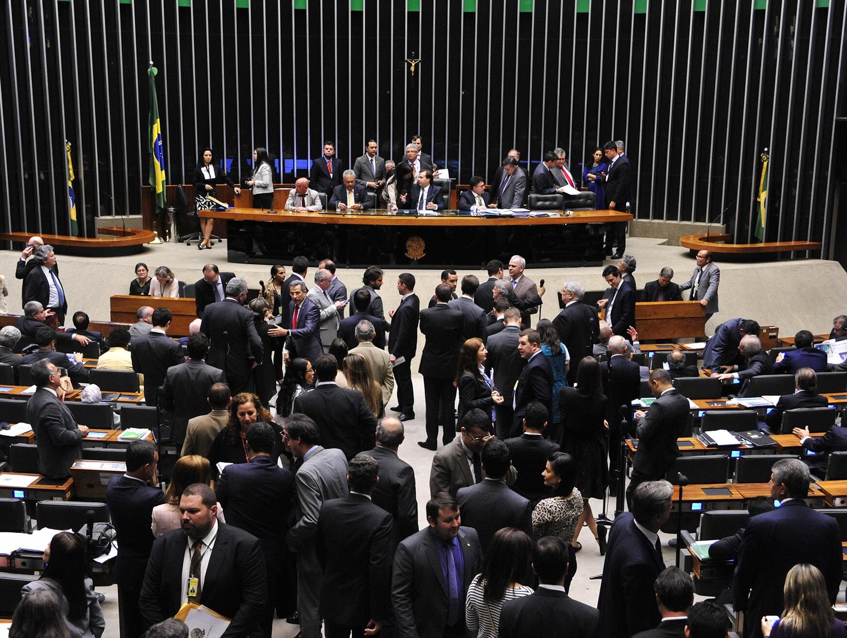 Plenário rejeita último destaque e conclui votação da MP da Voz do Brasil