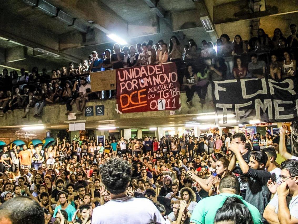 Estudantes ocupam UnB contra PEC do teto dos gastos públicos