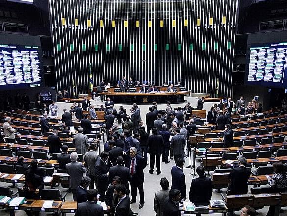 Congresso mantém vetos e abre caminho para votação de repasses para o Fies