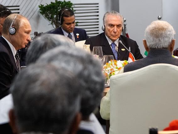 Na reunião do Brics, Temer diz que Brasil "começa a entrar nos trilhos"