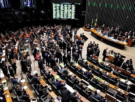 Temer volta a mobilizar base para concluir Lei de Diretrizes Orçamentárias e votar repatriação