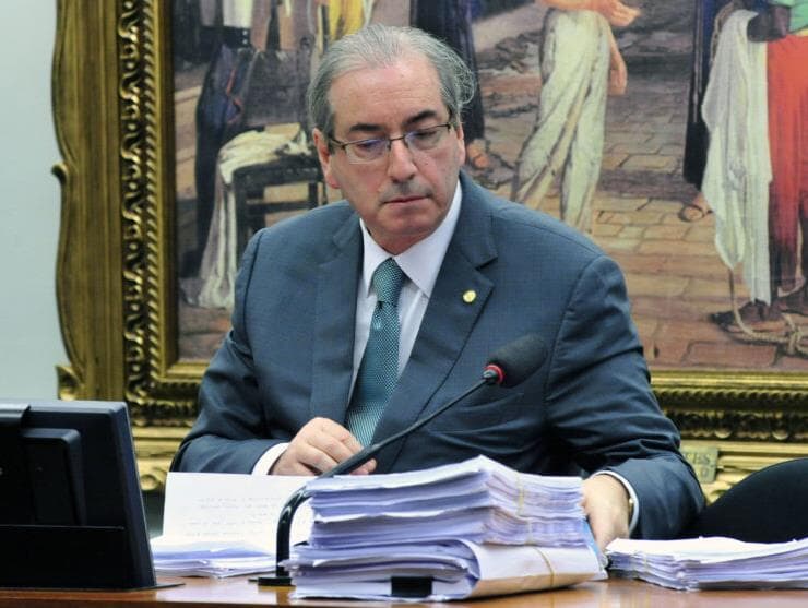 Vereadores mineiros querem revogar título de cidadão honorário dado a Cunha