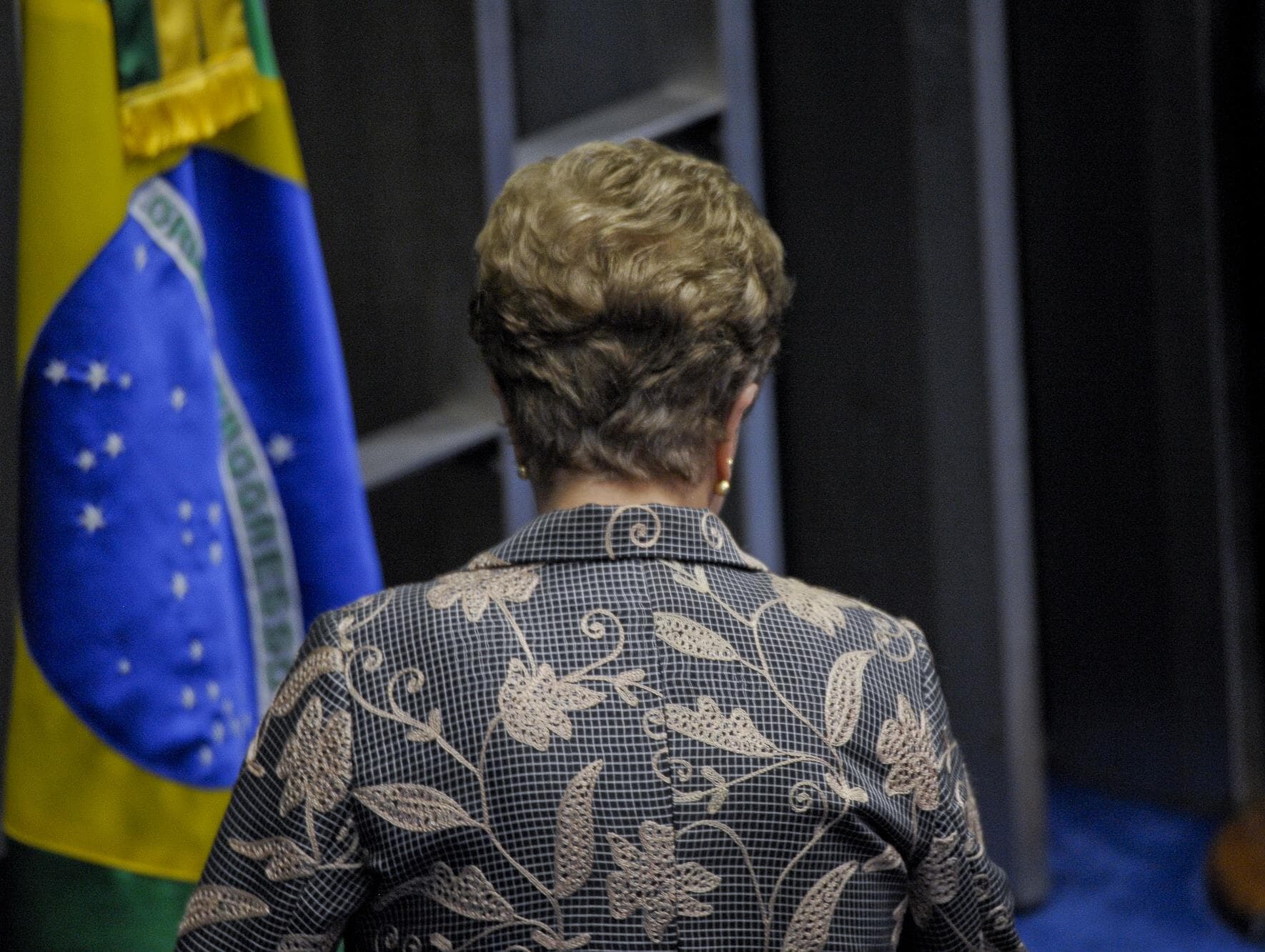 Senado cassa Dilma, mas garante à ex-presidente o direito de ocupar cargo público