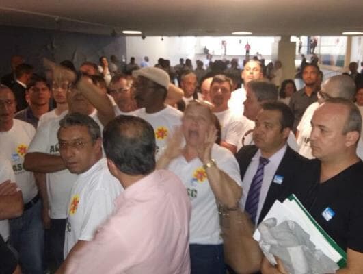 Servidores protestam no Congresso contra arrocho nas contas públicas