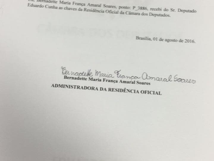 Cunha entrega chaves da residência oficial da presidência da Câmara