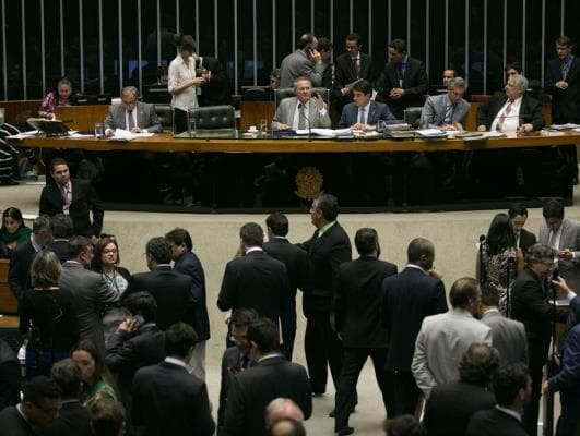 Pauta de votações provoca rebelião no setor público