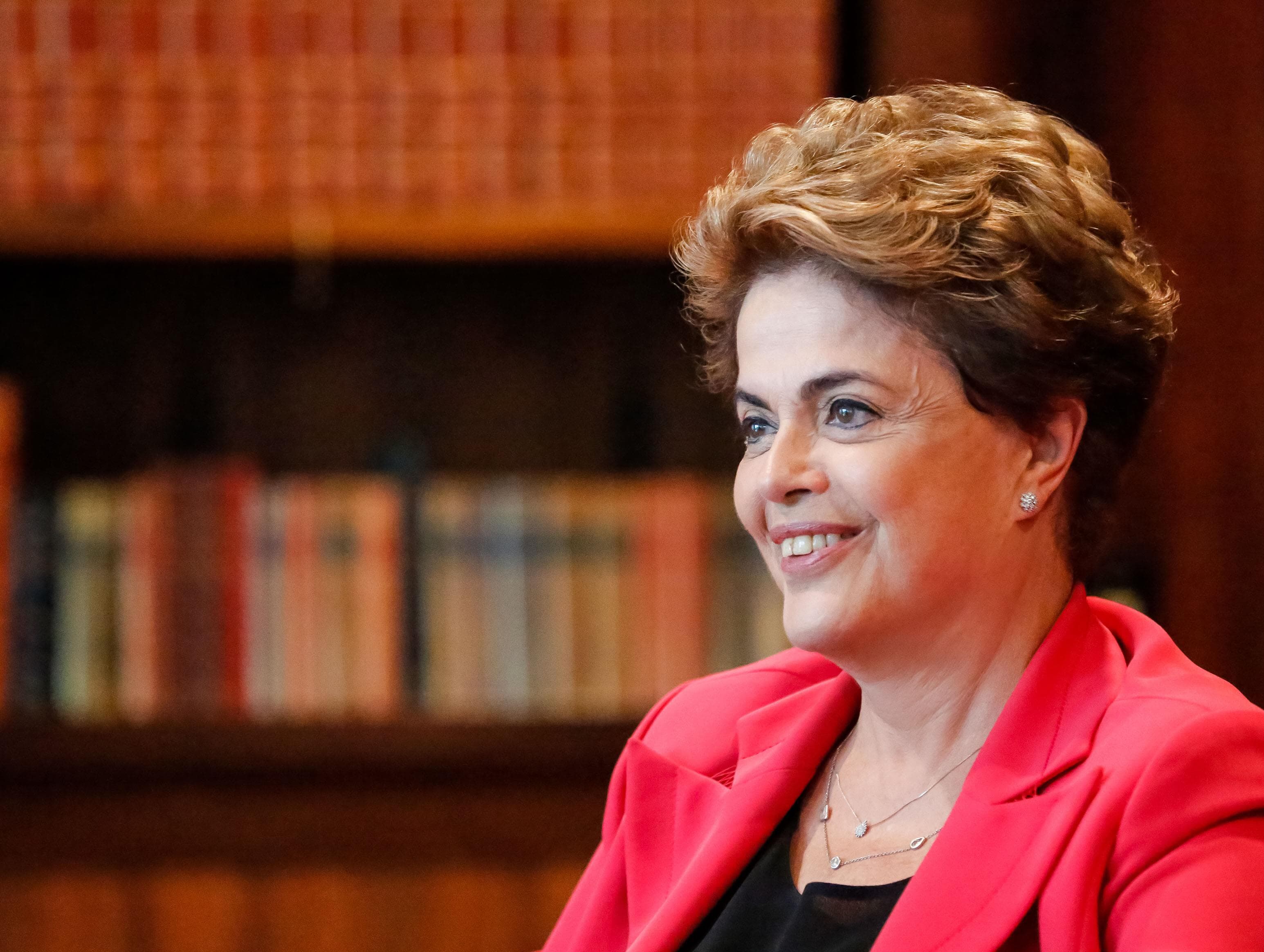 Justiça Federal autoriza uso de aviões da FAB por Dilma