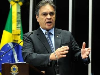 Líder do PSDB diz que busca na casa de Gleisi foi um "abuso"