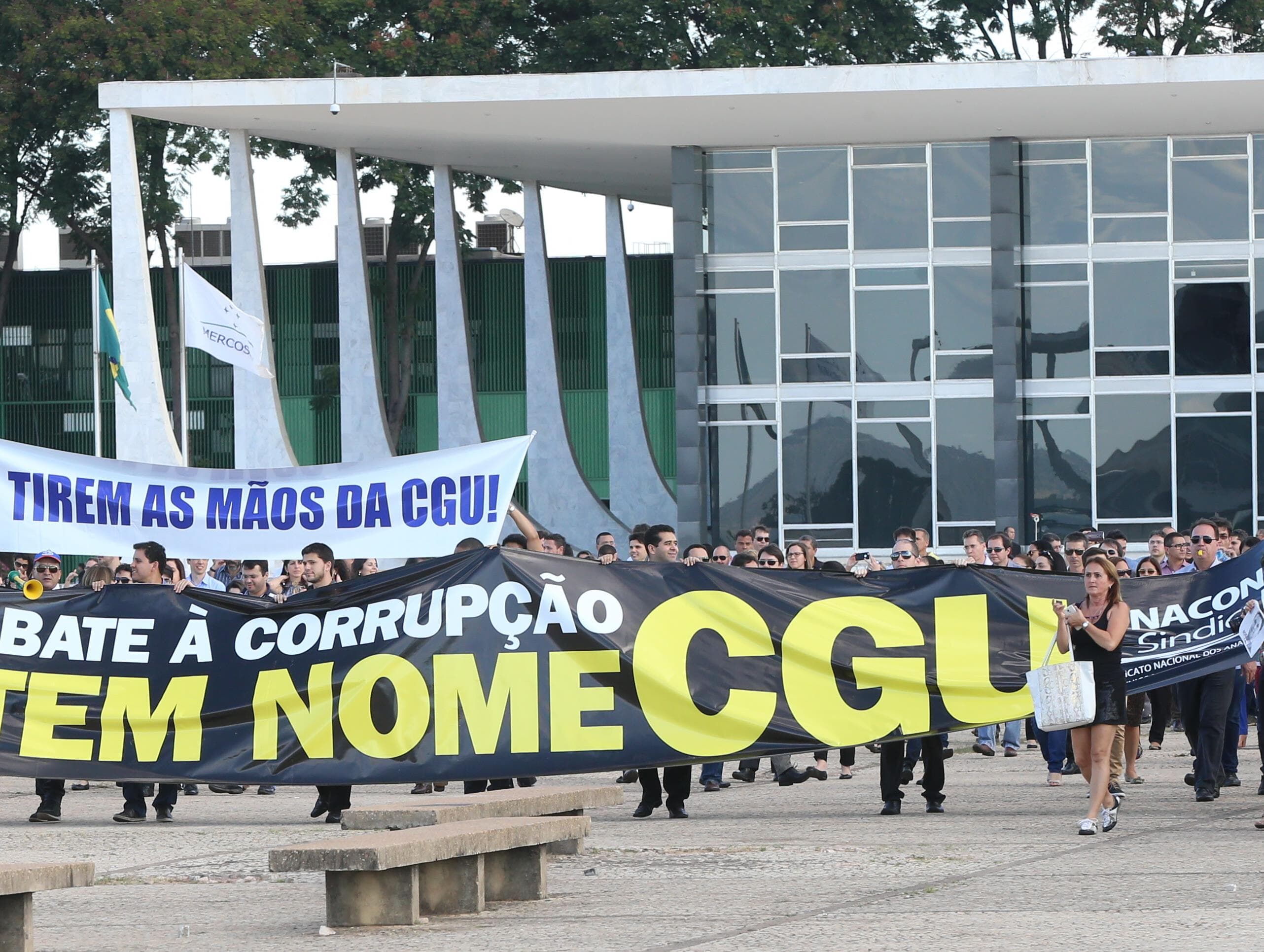 Servidores da antiga CGU aprovam greve nacional