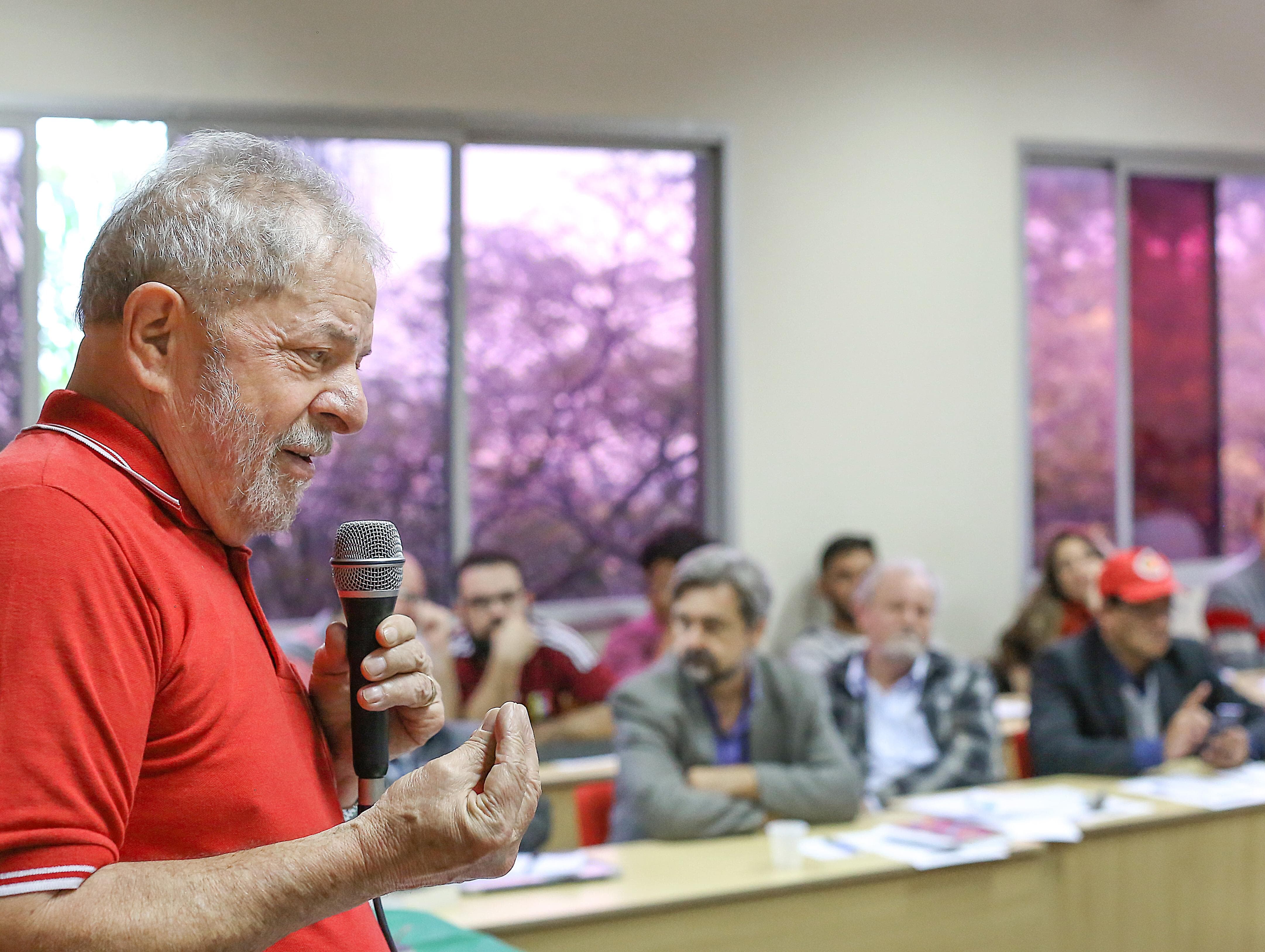 PGR defende que caso de Lula vá para Curitiba