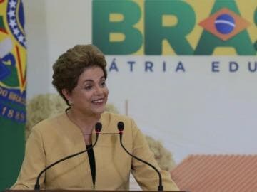 Dilma, sobre afastamento de Cunha: "Antes tarde do que nunca"