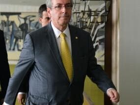 Afastado, Cunha custará mais de R$ 160 mil e manterá casa e avião da FAB