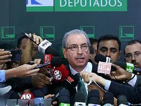 Cunha pautará outros pedidos de impeachment caso governo vença hoje