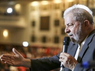 Lula: "A economia a gente resolve amanhã, mas evitar o golpe é hoje"