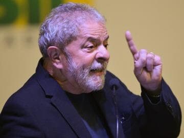 Vídeo: Lula assume erros do PT, mas não comenta denúncias