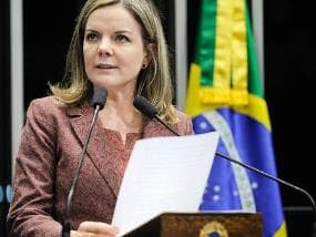 Gleisi Hoffmann substituirá Delcídio do Amaral na presidência da CAE