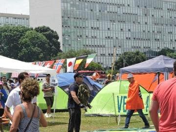 Integrantes da Marcha das Mulheres denunciam homem armado durante ato