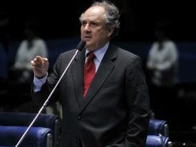 Cristovam Buarque chama de "negociata" ministério cedido ao PDT