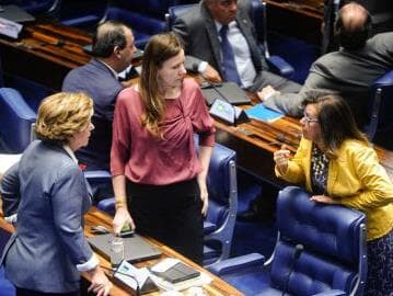 Senado aprova cota mínima para mulheres no Legislativo