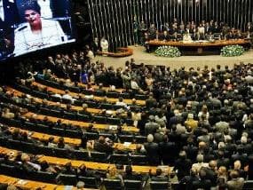 Aliados manifestam apoio a Dilma e Temer