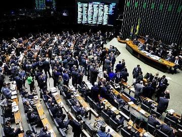 Deputados aprovam mandato de cinco anos para todos os cargos eletivos