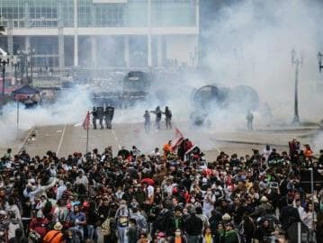 Professores do Paraná encerram greve de 49 dias letivos