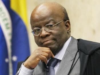 Joaquim Barbosa: 'Há futuro para a Fifa e para a CBF?'