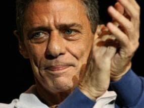 Querem acabar com o PT e Dilma por medo de Lula, diz Chico Buarque