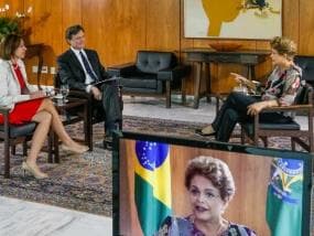 Dilma nega envolvimento com corrupção na Petrobras