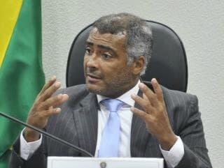 Romário é condenado por ofensas a chefão da CBF